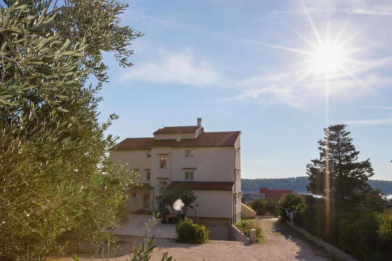 Apartments With A Parking Space Barbat, Rab - 16245 Barbat na Rabu