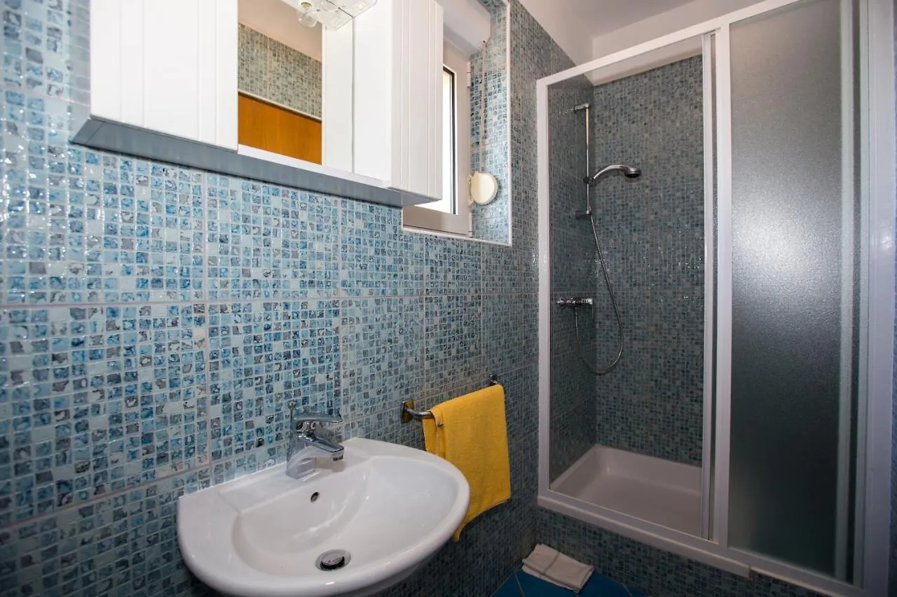 Apartments With A Parking Space Barbat, Rab - 16245 Barbat na Rabu