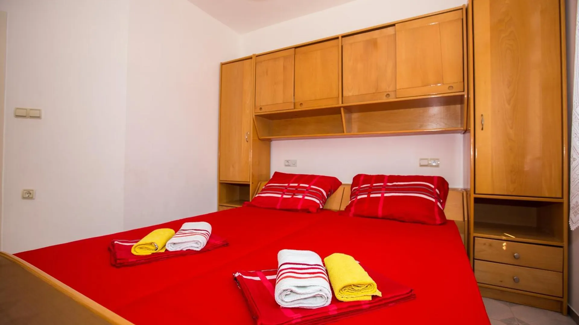 Apartments With A Parking Space Barbat, Rab - 16245 Barbat na Rabu