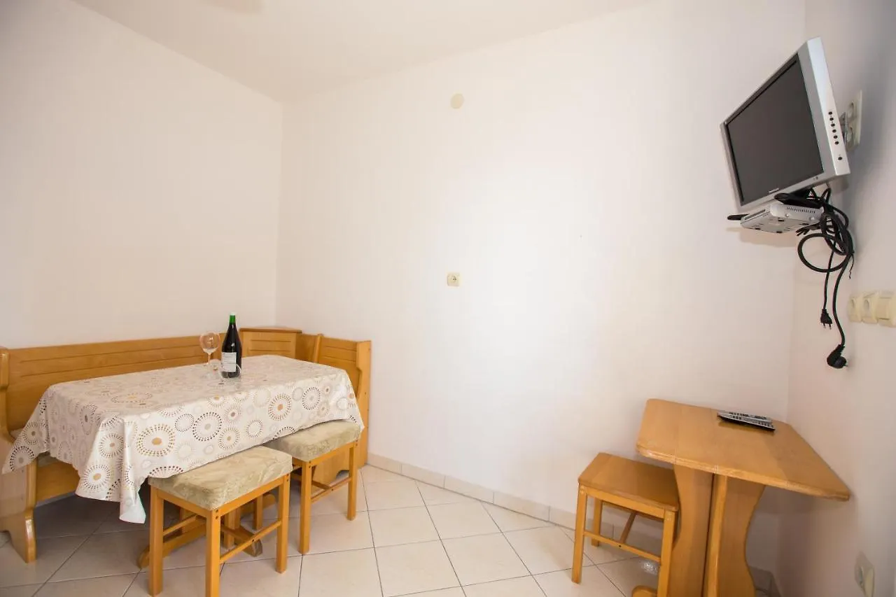Apartments With A Parking Space Barbat, Rab - 16245